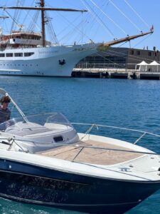 Location d'un bateau Cap Camarat à Nice avec Rent My Boat